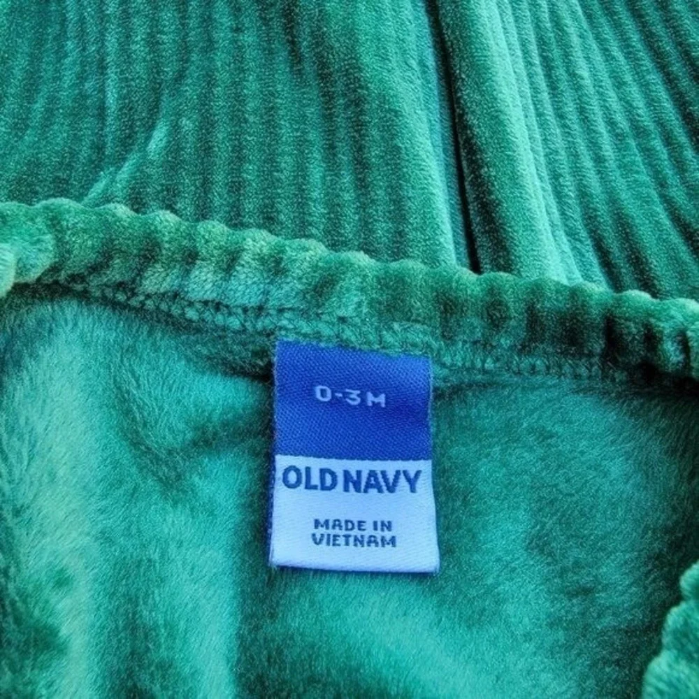 Old Navy Green Velour Ribbed Zip‎ Footie Romper Size 0-3m Sleeper
